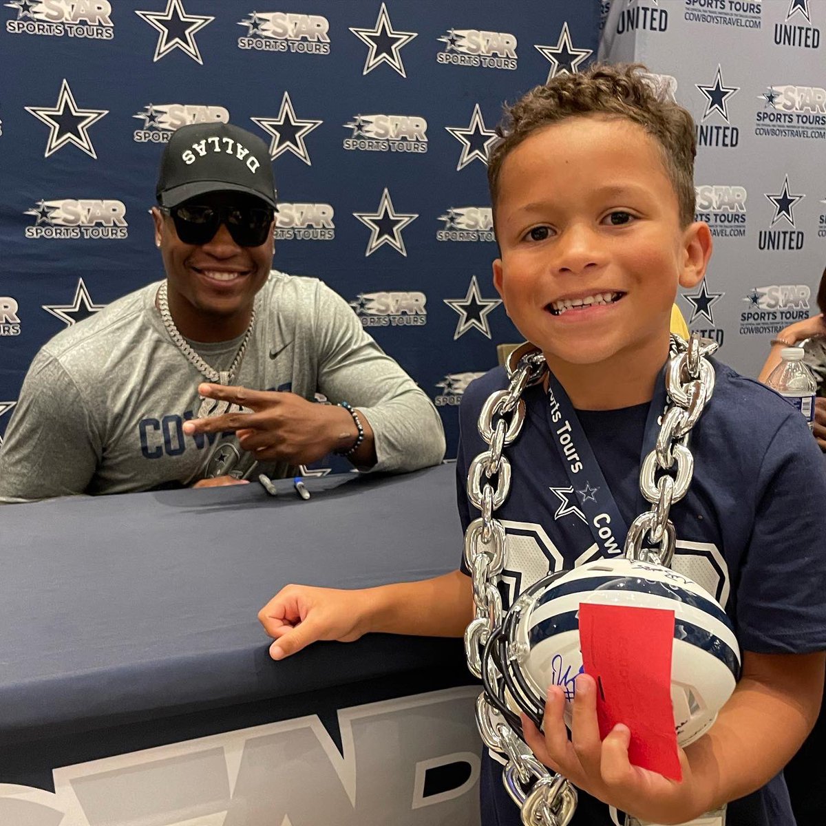 StarSportsTours's tweet photo. What a first half!🤩 
Our Dallas Cowboy Dorance Armstrong is out there doing WORK today!!! LET’S GOOOO!

#DALvsLAR
#DallasCowboys  #CowboysNation #CowboysTravel #WeDemBoyz #onlyatSST https://t.co/LYiOiznqSt