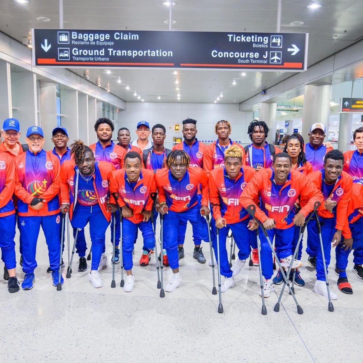 LuckNews88's tweet photo. Aprè yo fin patisipe nan KoupDiMond foutbòl andikape yo ki sot fèt🇹🇷Turquie, ekip🇭🇹Ayisyèn nan ap ateri 🇺🇸Miami, demen lendi a. Delegasyon an ap ateri nan Ayewopò Entènasyonal Miami, a 7è 30 nan aswè, nan vòl🛬TK77 Turkish Airlines. Jwè yo ap gen pou tounen🇭🇹Ayiti 17 Oktòb. #AHFA https://t.co/pEs7sWxQz6