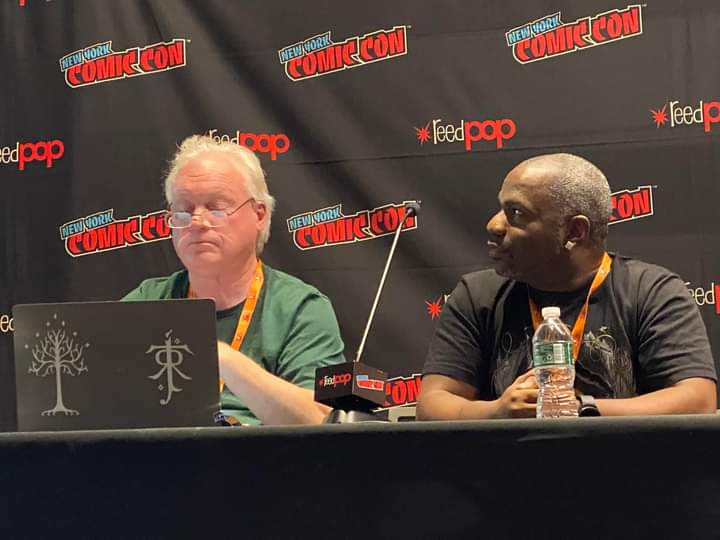 theoneringnet's tweet image. 'Thoughtful critique' was the phrase of the night; @MadeyeGamgee and @Knewbettadobet1 look contemplative here. There were lively discussions and disagreements also! 😁#NewYorkComicCon #TheRingsOfPower