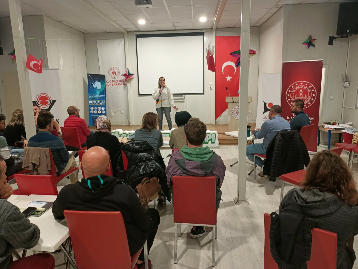 Kutup4004's tweet photo. Birbirinden değerli hocalarımızla birinci gün etkinliklerimizi geride bıraktık... Ayrıca ziyaretleriyle bizi mutlu eden BİDEB Başkanımız @OFUrsavas a çok teşekkür ediyorum... https://t.co/GEI0zdyz9B