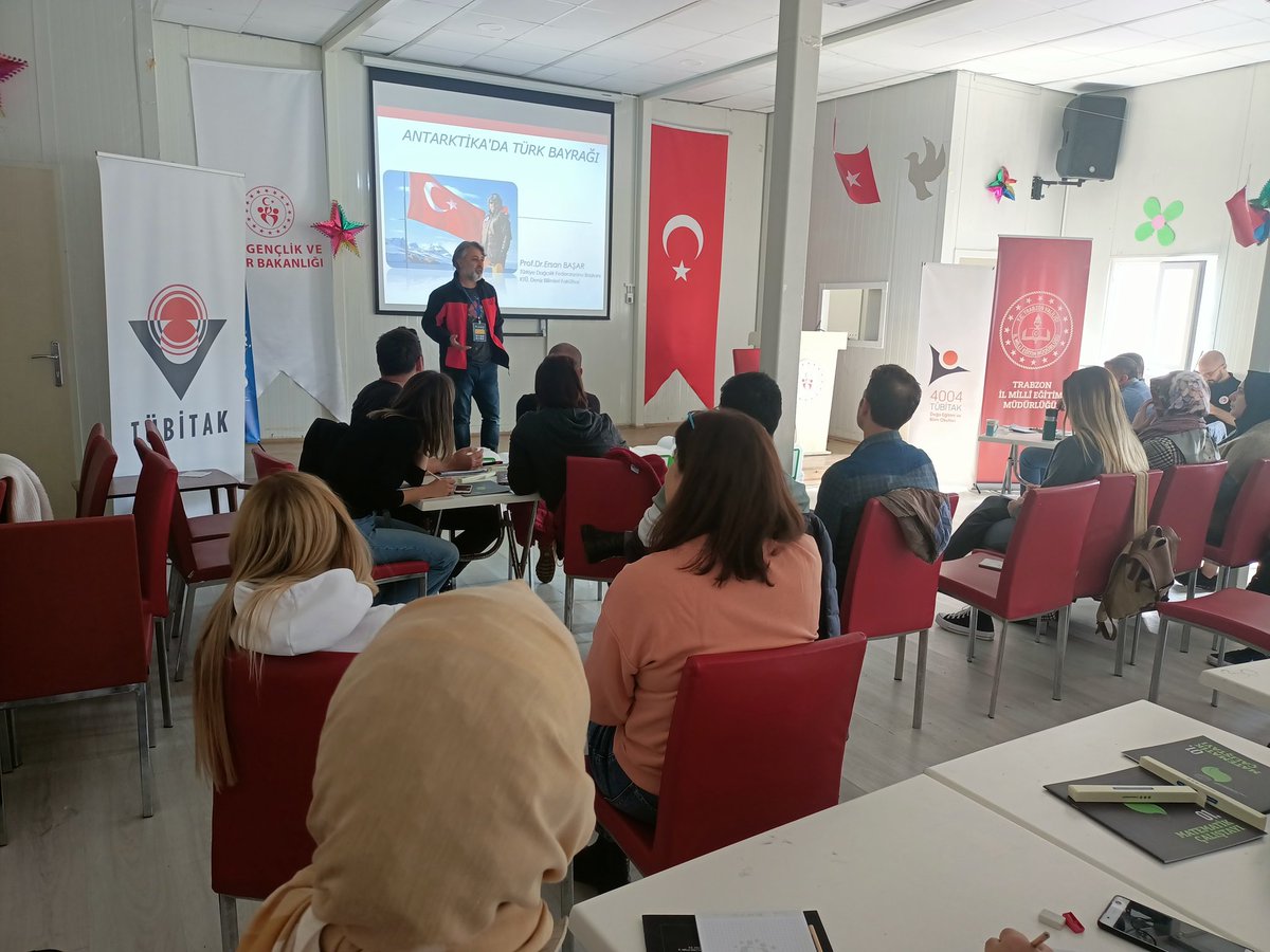 Kutup4004's tweet photo. Birbirinden değerli hocalarımızla birinci gün etkinliklerimizi geride bıraktık... Ayrıca ziyaretleriyle bizi mutlu eden BİDEB Başkanımız @OFUrsavas a çok teşekkür ediyorum... https://t.co/GEI0zdyz9B
