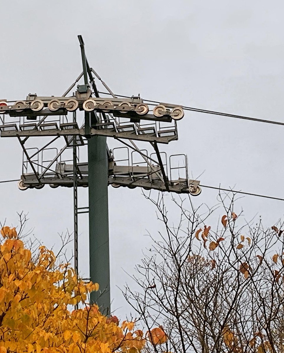 MrsRiley_Gators's tweet photo. My favourite season is upon us. I am thankful for the time away to recharge with my family @MontTremblant (along with so many others!) Happy Thanksgiving!! #ocsbJoy (&amp; a pic of pulleys in action, because, you know #grade4science) https://t.co/KFNm5UaIq2