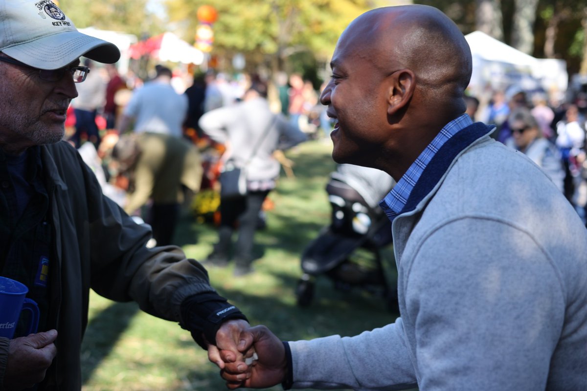 iamwesmoore's tweet photo. Couldn’t have been a better day for the Kentlands Oktoberfest in Gaithersburg! Loved spending time with families and enjoying the Fall festivities. 🍁 https://t.co/DyrMGz135R