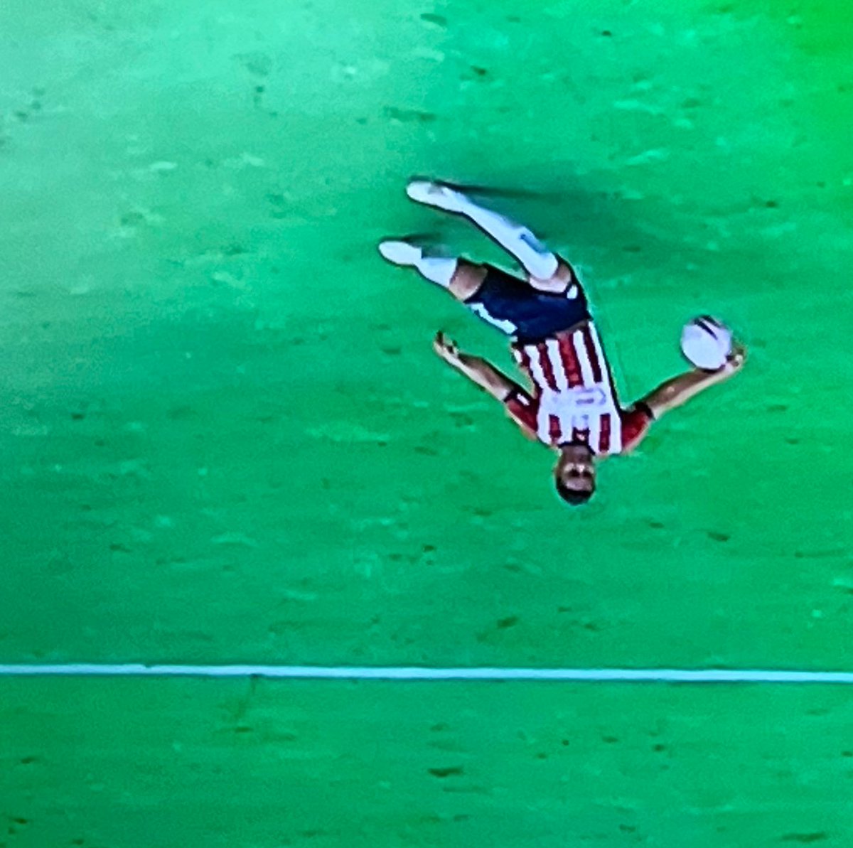RaoulPolloOrtiz's tweet photo. ¿Y si fuera al revés? https://t.co/lxELkptJeS