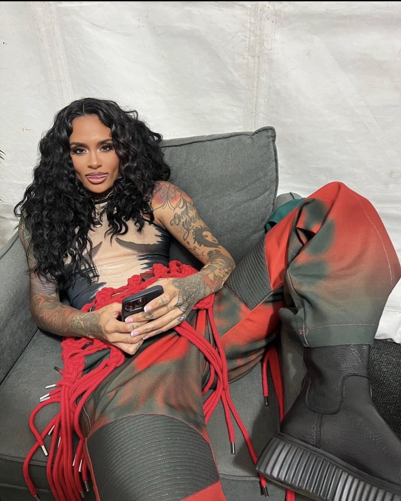 jmsunjoon's tweet photo. whenever kehlani sits like this i lose a bit of my senses https://t.co/nQ3OzJ2tOD