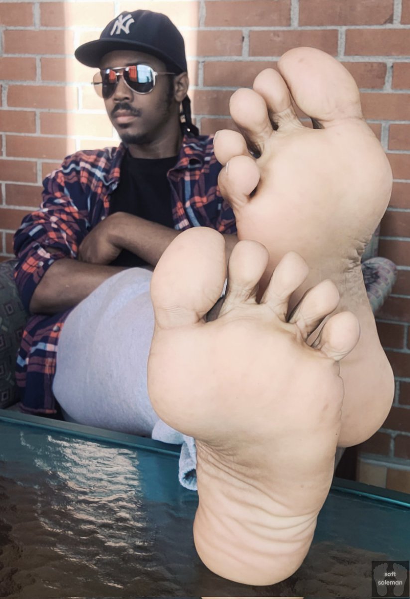 softsoleman's tweet photo. 'Don't live to make your presence noticed, live to make your absence felt.'
- Bob Marley
#softsoleman #malefeet #soles #malesoles #mensoles #plumpsoles #plumptoes #autumnmalesoles #autumntoes #fallsoles #falltoes #canadiansoles #malefeetcommunity #footcommunity #footuniverse https://t.co/p5EVgXSUzj
