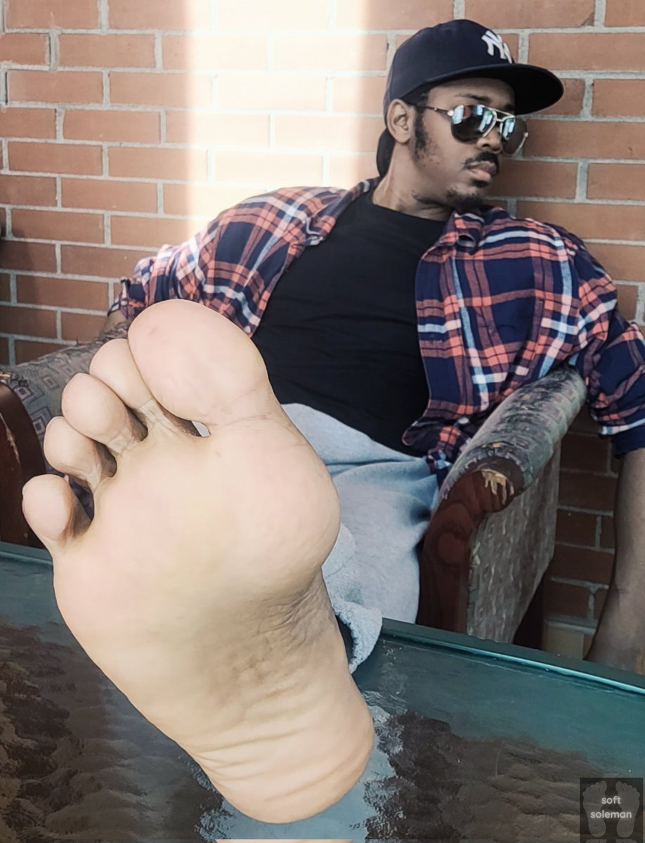 softsoleman's tweet photo. 'Don't live to make your presence noticed, live to make your absence felt.'
- Bob Marley
#softsoleman #malefeet #soles #malesoles #mensoles #plumpsoles #plumptoes #autumnmalesoles #autumntoes #fallsoles #falltoes #canadiansoles #malefeetcommunity #footcommunity #footuniverse https://t.co/p5EVgXSUzj