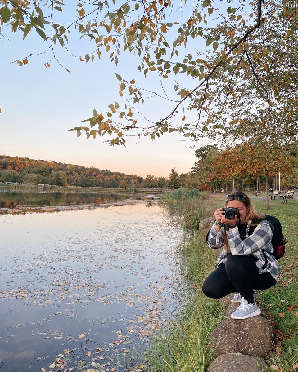 brandiburgos's tweet photo. When you need to do anything to get the right shot. #lifeofaphotographer #myassalmostfellin #fallsessions https://t.co/MVvldIrvN3