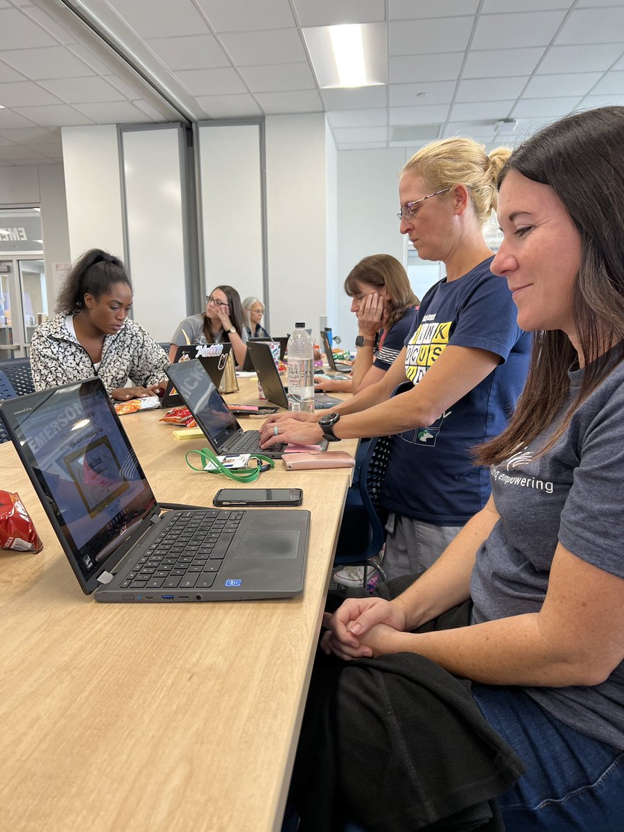 kmiddleton919's tweet photo. The @frisco_sped SPED IC and LIAISONS met @EHSFrisco to reconnect and get important updates. It’s always so good to be with them.❤️🌻🥰#doingthework #datadatadata #managersofallthethings #multitaskingninjas https://t.co/4scUiZZ26I