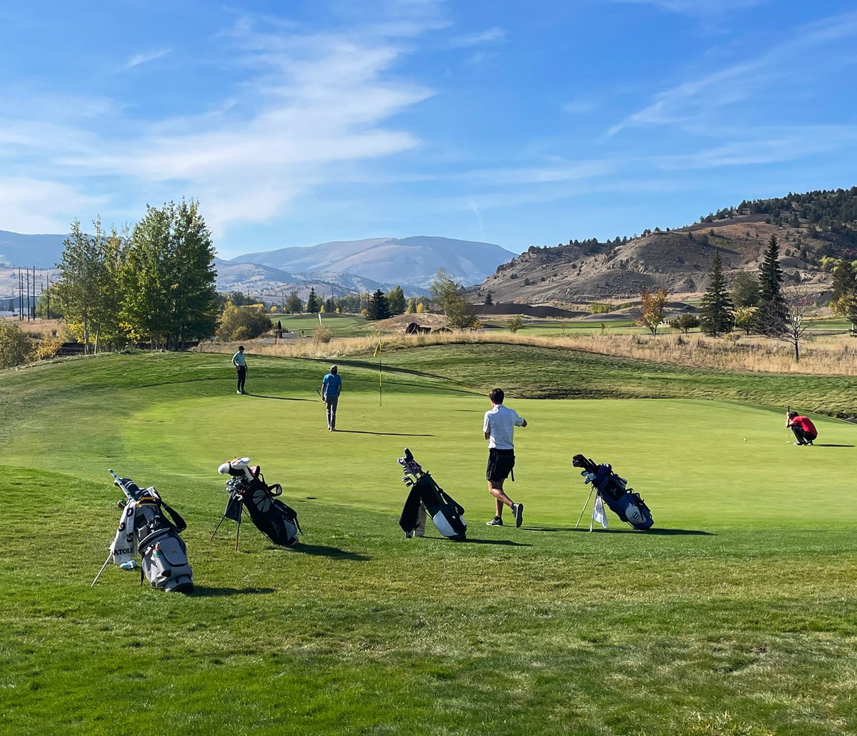 MontanaTechGolf's tweet photo. Another awesome day watching some great golf, this time at the FCG Championship at Old Works! 

Nothing better than some fall golf in this weather like this! ⛳️⚒

#FutureDiggers #TechGolf https://t.co/VFZC7etNuf