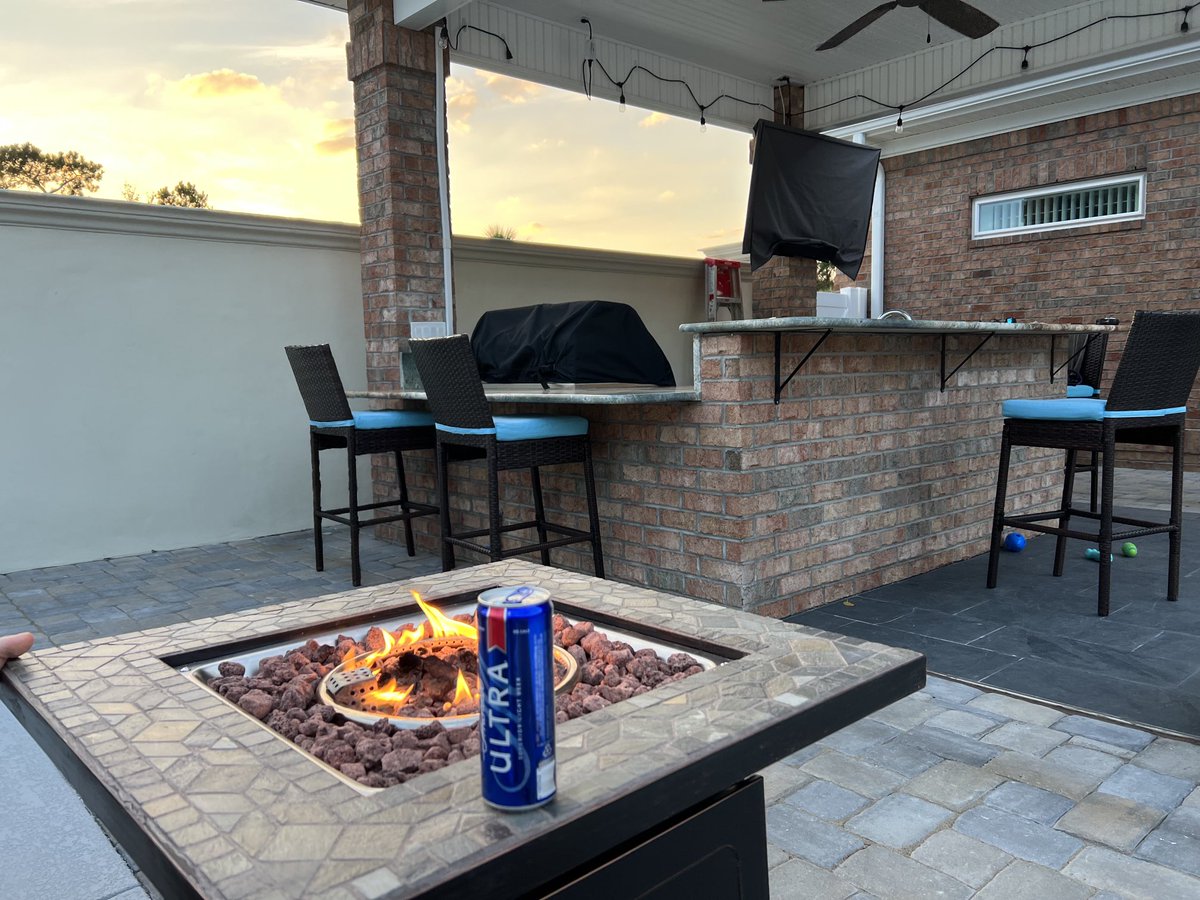 mpope081's tweet photo. A nice evening after a Pat’s victory https://t.co/5m4FEnrO26