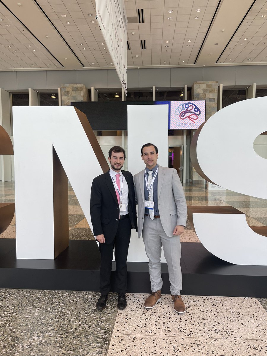 Latinos IMG representing at #2022CNS  great to meet you in person <a href="/radomingoc/">Ricardo A. Domingo Cabreja, MD</a> ! <a href="/CNS_Update/">CNS</a> #MedTwitter #Neurosurgery