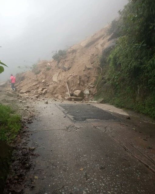LeonettTomas's tweet photo. ✅ Rio Tuy totalmente desbordado (Miranda)
✅ Deslizamientos de tierra impiden acceso a población de Choroní (Aragua)
✅ Desbordamiento del Lago de Maracaibo (Zulia)
✅ Derrumbes en Hoyo de la Puerta (Distrito Capital) 
 Pronóstico meteorológico: continúan las 
⛈️ https://t.co/RKYohc1AHB