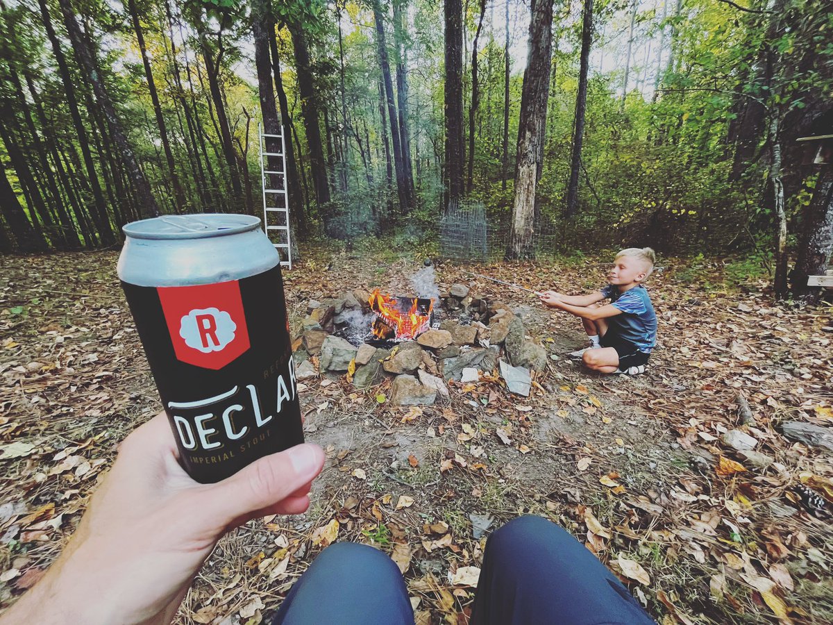 DanThrailkillGA's tweet image. Bonfire, @ReformationBrew dark beer, boys, and Blue Mountain on the speaker… #goodtimes #fall