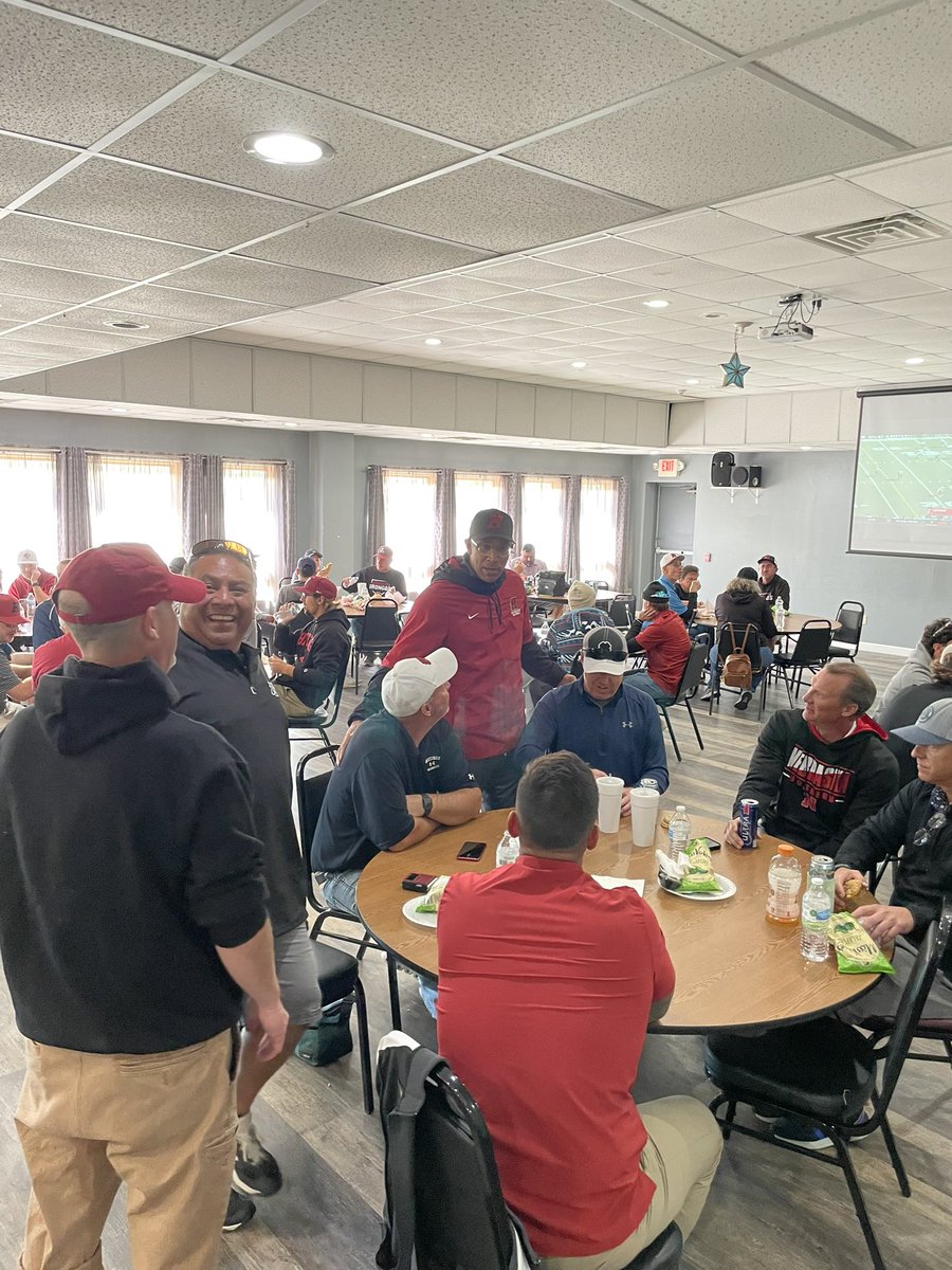 HCBroncoBSB's tweet photo. What an awesome weekend for HC baseball! Started off with a beautiful fall Saturday for our golf outing and finished honoring Coach Boeve and his teams! Such a blast getting past and present Broncos together! Check out our new banner this spring at Duncan Field! #SaddleUp https://t.co/b75hRAa9cD