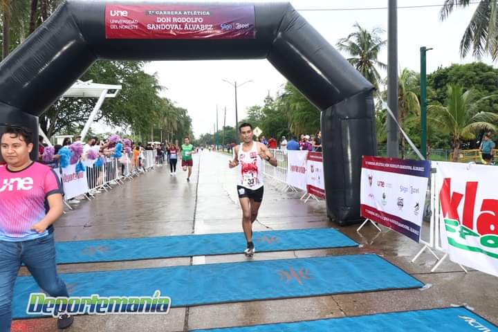Perlanallelyca4's tweet photo. Dice mi campeón que se aventó un molito en #TampicoHermoso Primer Lugar general 10k que se le mojo el cel y que #SaludosYApapachos Equipo
Coach @ibalopma 
@LobosTampico
@SumandoKMx 
@ComuniRunners 
@ManicomioRunner 
@EntreRunners 
@TlatelolcoRun 
@templorunner 
@FenixRun_Mexico https://t.co/MFegKa0beJ