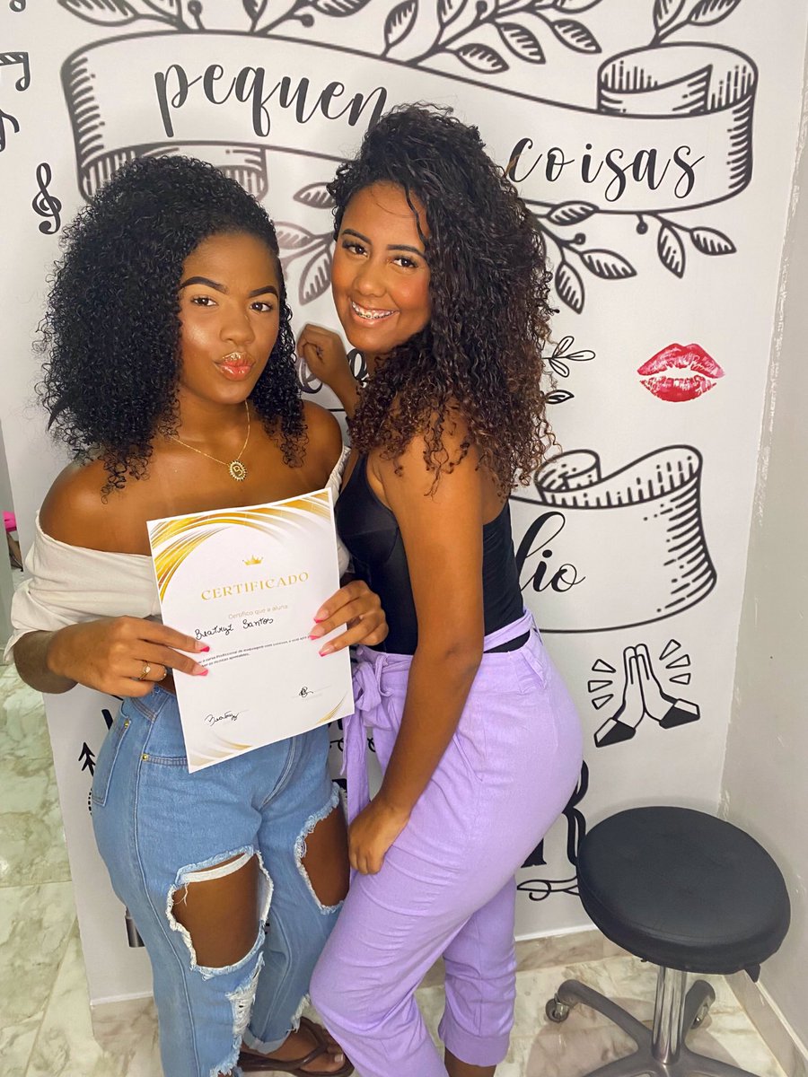 BeatryzMakeup's tweet photo. agora é real e oficial sou MAQUIADORA PROFISSIONAL!!! +1 objetivo realizado com sucesso, GRATIDÃO é a palavra, sigo em busca dos meus sonhos e ainda irei tirar muitos projetos do papel aguardem novidades estão por vir ultimamente o céu é o limite pra mim. 🚀✨ https://t.co/NnNJ58eU8e