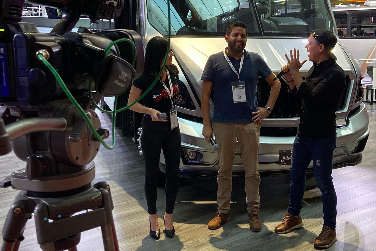 leo_alvam's tweet photo. ¡Se logró una vez más equipo! @InternationalMX @Anpact 
@CeaTelevisa 

📸🎬🎥🎤💥🚇💯🚍🛞✨🫵🏼

#walkarounds #conduccion #TeamCEA #vamosmaslejos https://t.co/0qC393RPOr