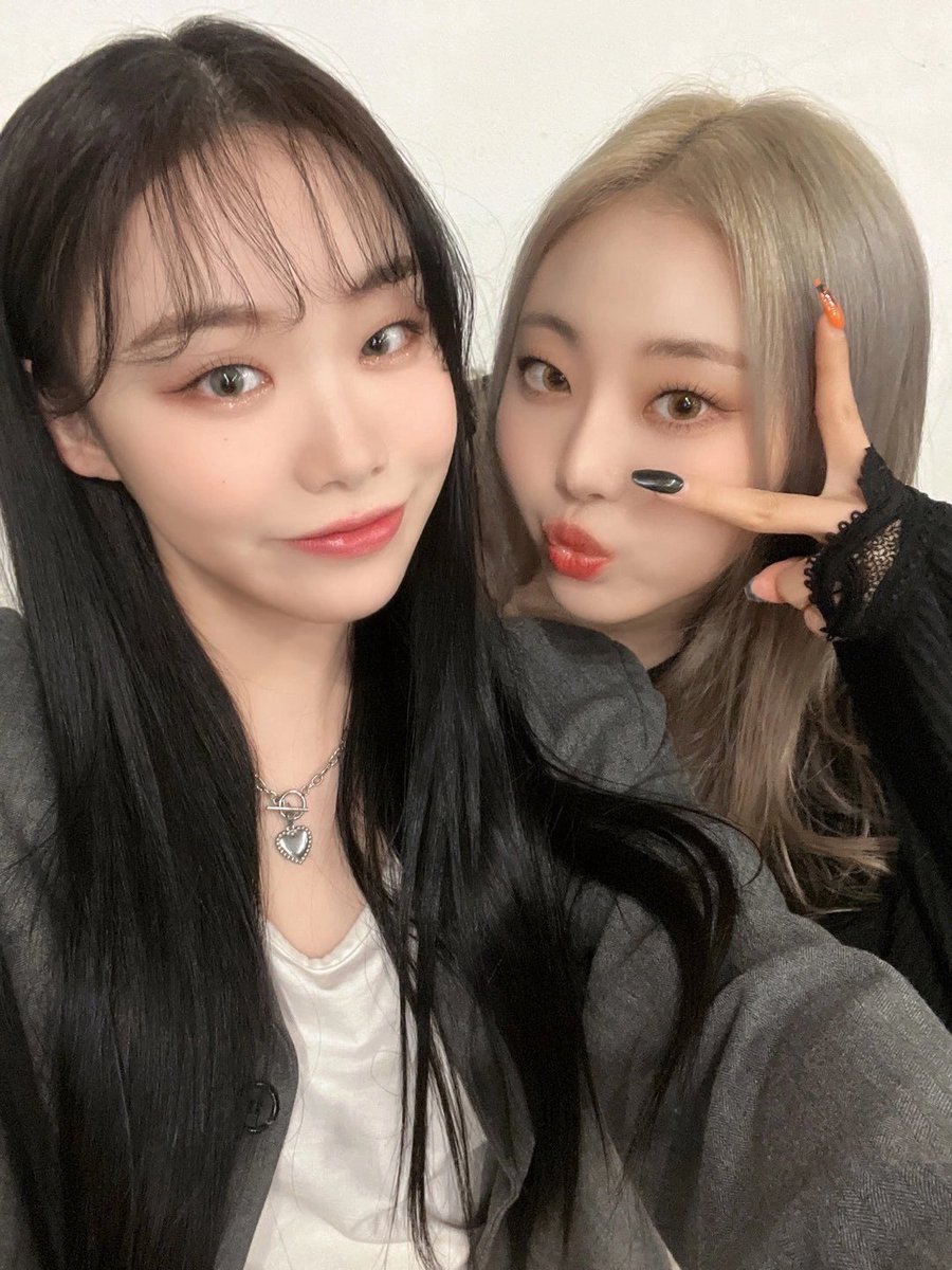 m1stworld's tweet photo. Sus dos mininas vieron la hora y dijeron, hey it’s #美和見𝕣ush·h𝕠ur! Así que nos pusimos las pilas y volamos con los mejores trapitos para venir a apoyar. Nada nos detendrá de causar algunos (ღˇᴗˇ)｡o♡ #𝔏overs𐀔·𝚙an𝕚c. 🍮☁️

𝒇𝒍𝒊ck𝒆r ˖ ࣪⊹ mi𝕔𝕙ikō / mi𝕟𝕒ko https://t.co/okJ55dC22a