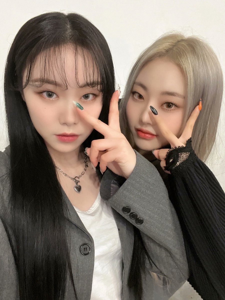 m1stworld's tweet photo. Sus dos mininas vieron la hora y dijeron, hey it’s #美和見𝕣ush·h𝕠ur! Así que nos pusimos las pilas y volamos con los mejores trapitos para venir a apoyar. Nada nos detendrá de causar algunos (ღˇᴗˇ)｡o♡ #𝔏overs𐀔·𝚙an𝕚c. 🍮☁️

𝒇𝒍𝒊ck𝒆r ˖ ࣪⊹ mi𝕔𝕙ikō / mi𝕟𝕒ko https://t.co/okJ55dC22a
