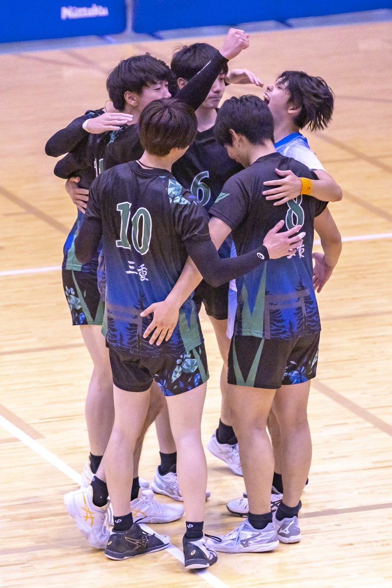 Veertien_VC's tweet photo. 【🏐#とちぎ国体🏐】

🔥3位決定戦🔥

🆚大分県

1️⃣25-16
2️⃣25-19
3️⃣25-21

勝ちました😭😭3位🔥🔥
国体の期間たくさんの応援ありがとうございました🙇‍♂️🙇‍♂️

来月からリーグ戦が開幕致します‼️
ぜひ試合会場へお越し下さい‼️
バレーボールは面白いです🏐

#ヴィアティン三重 https://t.co/lRo59iJsHX