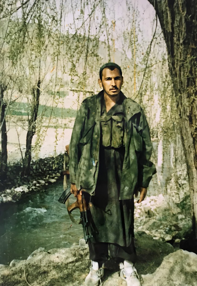 rohullahbaran1's tweet photo. به‌ یاد سردار سربلند فرمانده شفیع هزاره که یک حکومت با وزارت دفاعش، با توپ و تانکش، قریب ۳ سال نتوانست سنگر ش را بشکند. او فرمانده خط اول دهمزنگ در مقاومت غرب کابل بود.

#StopHazaraGenocide https://t.co/nohh3rwdq2
