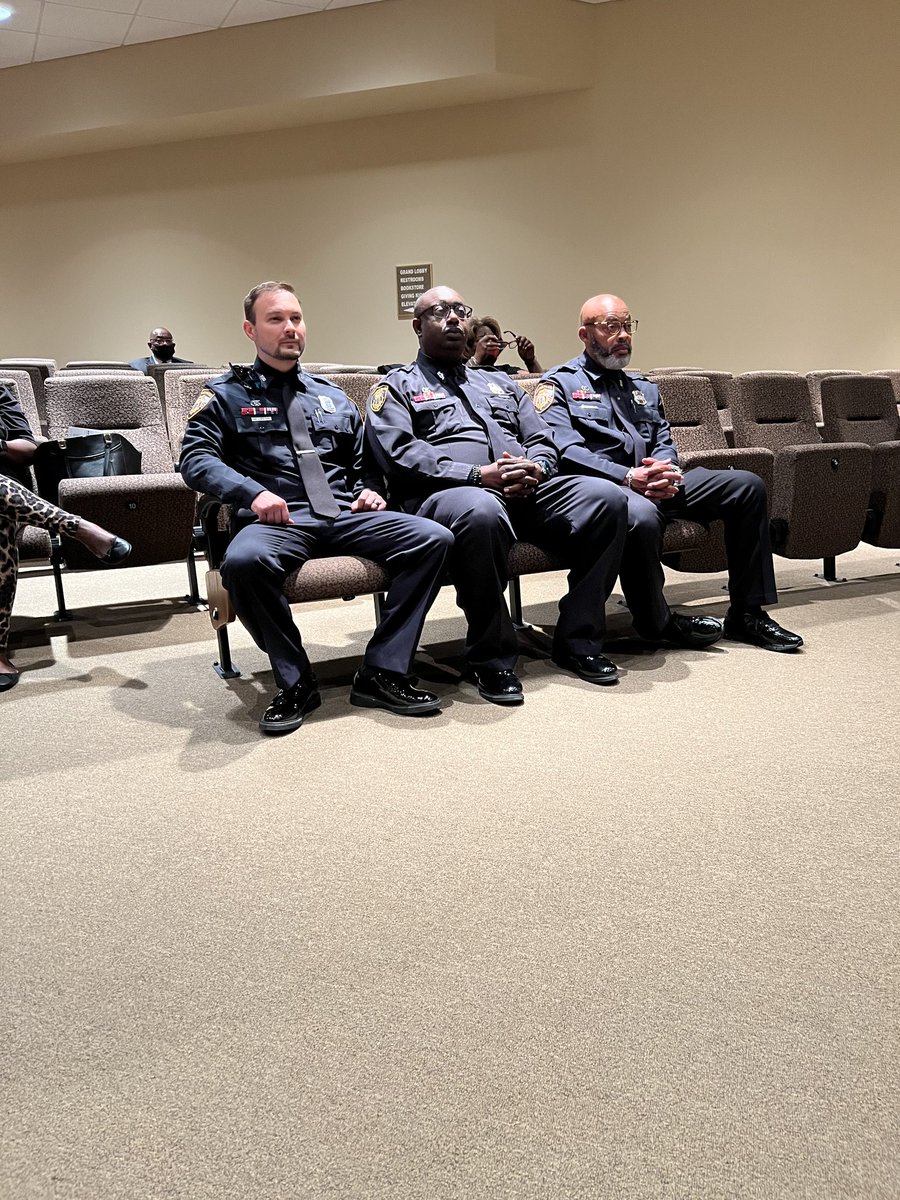 MEM_PoliceDept's tweet photo. Thank you, First Baptist Church Broad and Pastor Dr. Keith Norman, for welcoming Tillman Station officers to this morning's worship service. We appreciate your support and dedication to our community.
#FaithAndBlue #FaithAndBlueWeekend #CommunityPolicing #FaithInBlueMemphis https://t.co/zsF7Mh6xNR