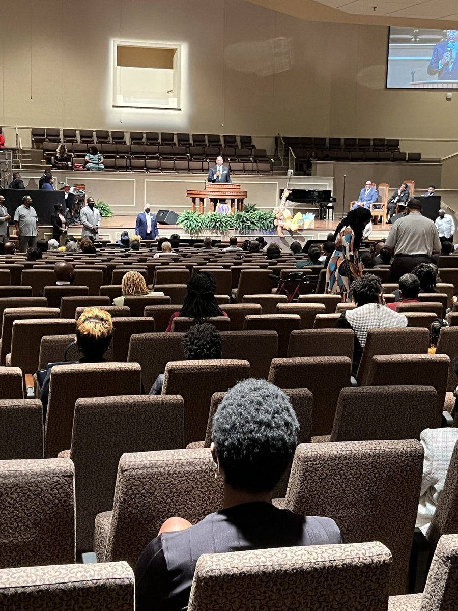 MEM_PoliceDept's tweet photo. Thank you, First Baptist Church Broad and Pastor Dr. Keith Norman, for welcoming Tillman Station officers to this morning's worship service. We appreciate your support and dedication to our community.
#FaithAndBlue #FaithAndBlueWeekend #CommunityPolicing #FaithInBlueMemphis https://t.co/zsF7Mh6xNR