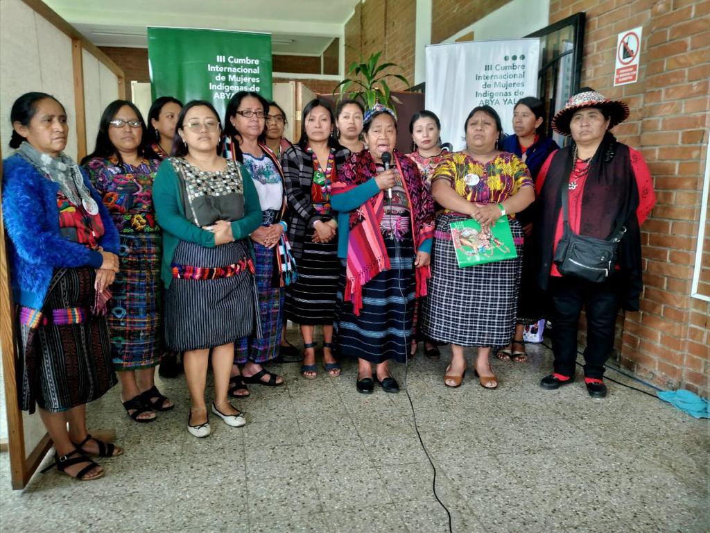 En conferencia de prensa, el equipo organizador de la <a href="/mujerescumbreAY/">III Cumbre Inter. de Mujeres Indígenas Abya Yala</a>, hace un llamado a sumarse este 12 de octubre a la marcha por la dignidad y resistencia de los pueblos.

Vía: <a href="/GononT3r3/">T3r3 Gonon</a>