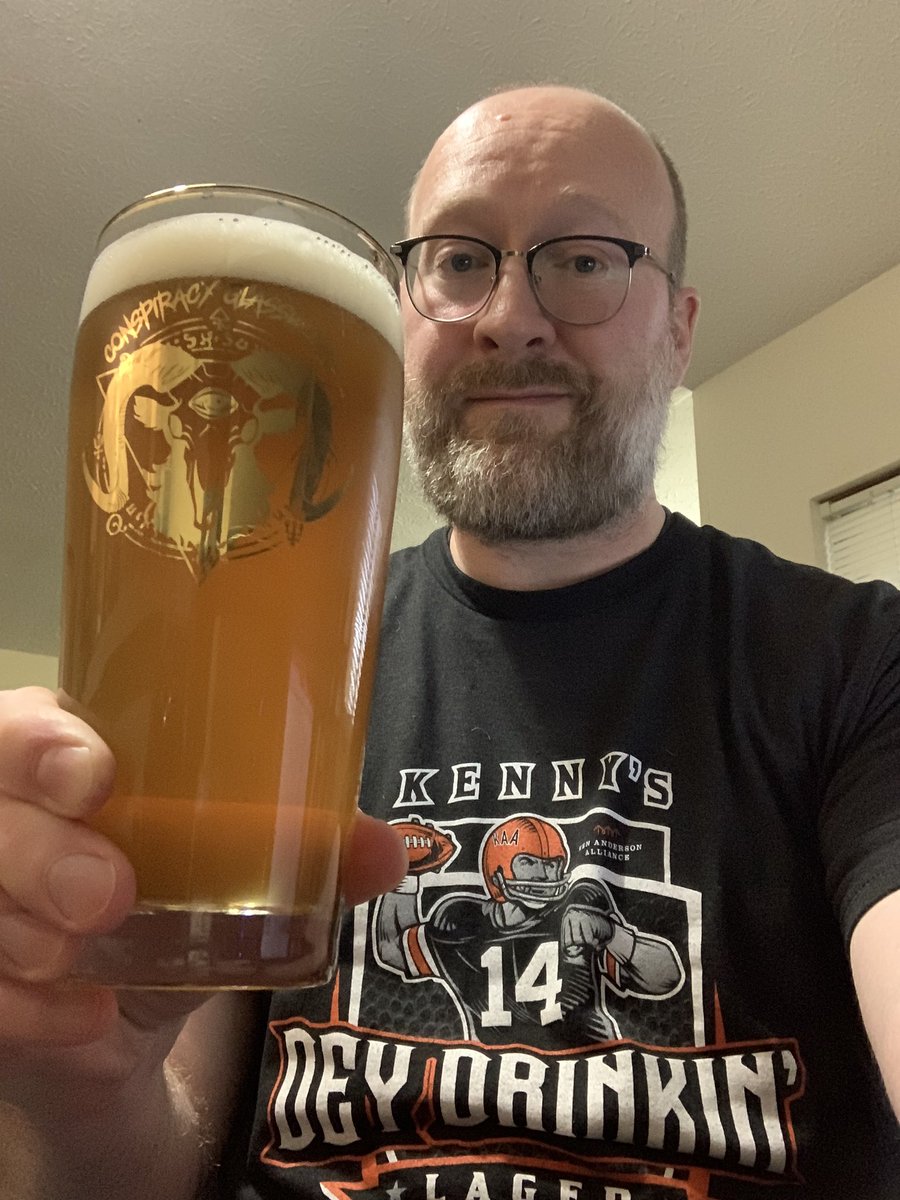 Enjoying some <a href="/2TonesBrewingCo/">2 Tones Brewing Co.</a> Crumble Vanilla Ale, always tasty! 😋🍺😃🍪👍 #ohiocraftbeer #CraftBeer #SundayFunday #drinkupcolumbus @JonMontag @cellmavin <a href="/mikeadam16/">MICHAEL ADAM</a> <a href="/Stef_Pellerin/">AccentHomebrewery</a> <a href="/mtravis63/">Mike Travis</a> @TangyTanjarine <a href="/Just4BeerLovers/">Just For Beer Lovers</a>  <a href="/PaulOBrien10/">Paul O'Brien</a> <a href="/Geek_girl38/">Devon Dympsy 🌻</a> <a href="/MakDPostmodern/">Makena 🐴 🏈 🍻 🏝️</a>