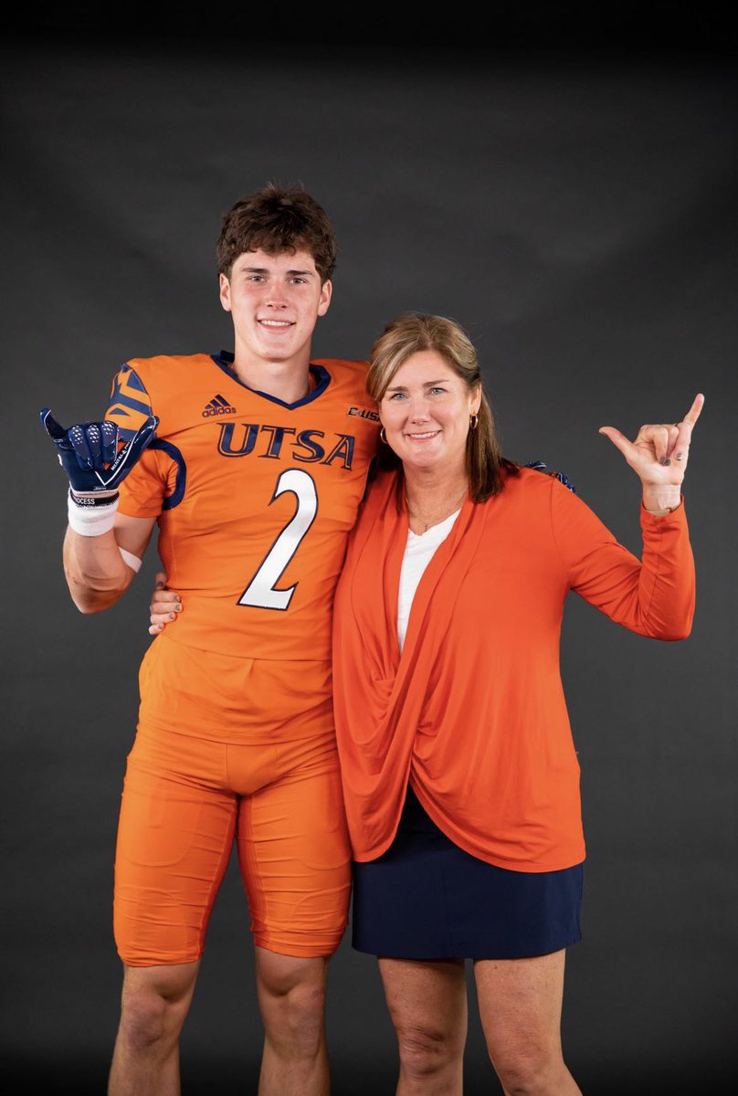 OvermyerPatrick's tweet photo. Thank you @UTSAFTBL for the amazing visit! #BirdsUp  
@CoachBurkeJ @HunterRittimann @CoachTraylor https://t.co/YwIr50GNHS