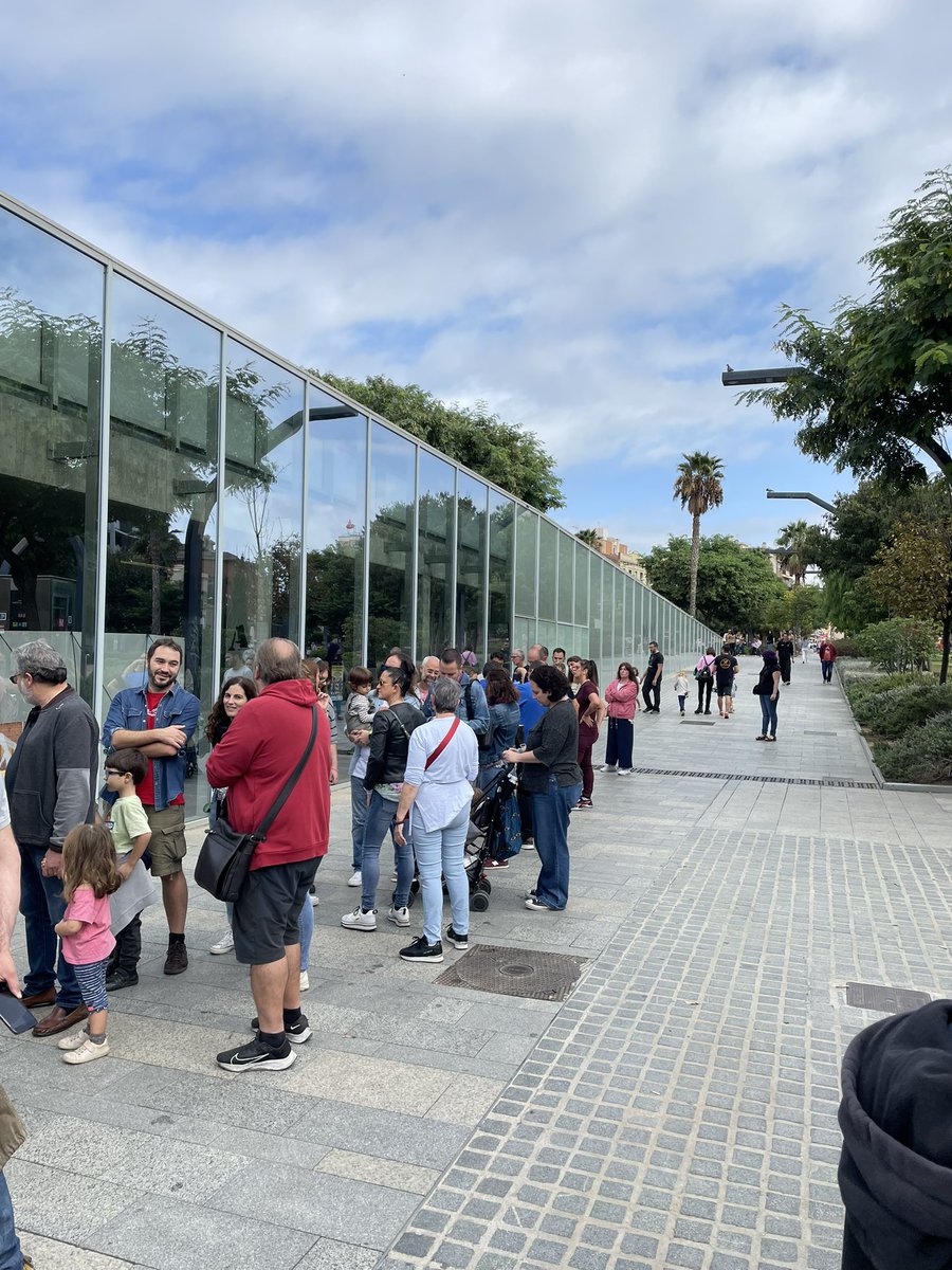 Gran èxit de la fira de #playmobil organitzada per #clickiclack a Badalona. Gairebé 4100 visitants han pogut gaudir de l’exposició gratuïta a #PompeuFabra. Gràcies a <a href="/AjBadalona/">Ajuntament de Badalona</a> , <a href="/ComercBDN/">ComerçBDN</a> , i en especial a <a href="/torrents_d/">David Torrents</a>, <a href="/GiraltFerran/">Ferran Llibre Giralt</a> i <a href="/FarreGisela/">Gisela Farré</a>. Seguim fent Badalona!