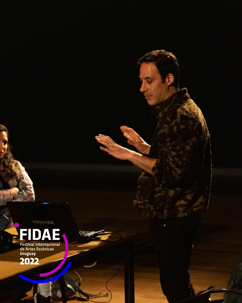 fidaeuy's tweet image. #Hoy En el último día de actividades del #FIDAE2022 🎭 Se realizó el taller con el diseñador de escenografía de “Las Cautivas&quot; Rodrigo González, para hacer un recorrido sobre el proceso creativo en todas las etapas de desarrollo del espacio escenográfico.