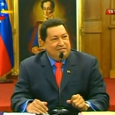maputierra's tweet photo. Hace 10 años,mi mirada se cruzó con la de Chávez una última vez.Lucia,viuda de Sabino,cumple hoy 53 años.Felicitaciones amiga! Aqui 1 extracto de mi carta a Chávez sobre las fronteras indígenas. 2011 : https://t.co/ZSilbsnBWN
📷@maputierra 2018
Archivo @VTVcanal8 #9Octubre 2012 https://t.co/fndMsd6Eif
