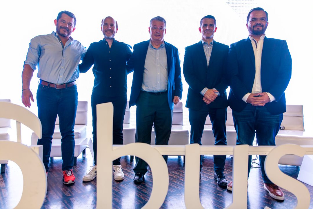 rodrigo_tona's tweet photo. Muchas gracias a @Edgard_Grande, @DarwinRomero19, #RafaelBarraza, y #HugoCastillo por la conversación de altura sobre los principales desafíos del liderazgo en las empresas frente a la digitalización y la filosofía B2H, en el #TigoTechFest de @TigoElSalvador https://t.co/4Pr0LnekVw