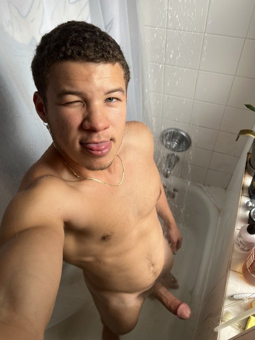 could you resist these eyes?? 👀 https://t.co/wyIiZXgHV1