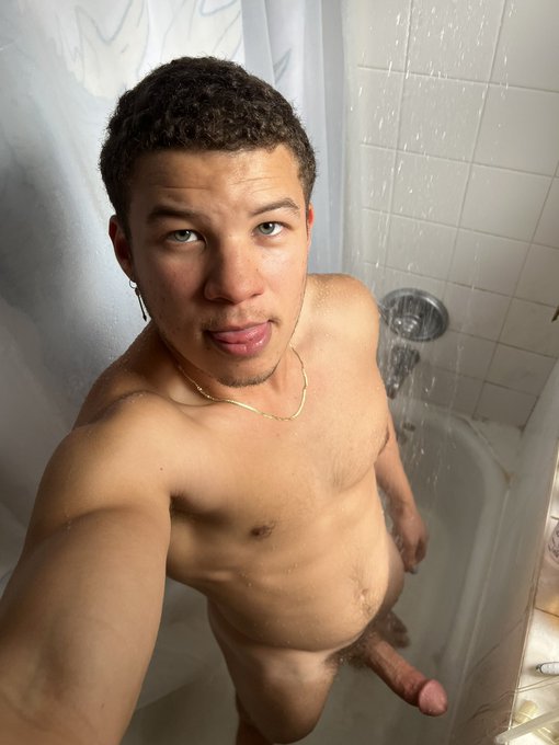 could you resist these eyes?? 👀 https://t.co/wyIiZXgHV1