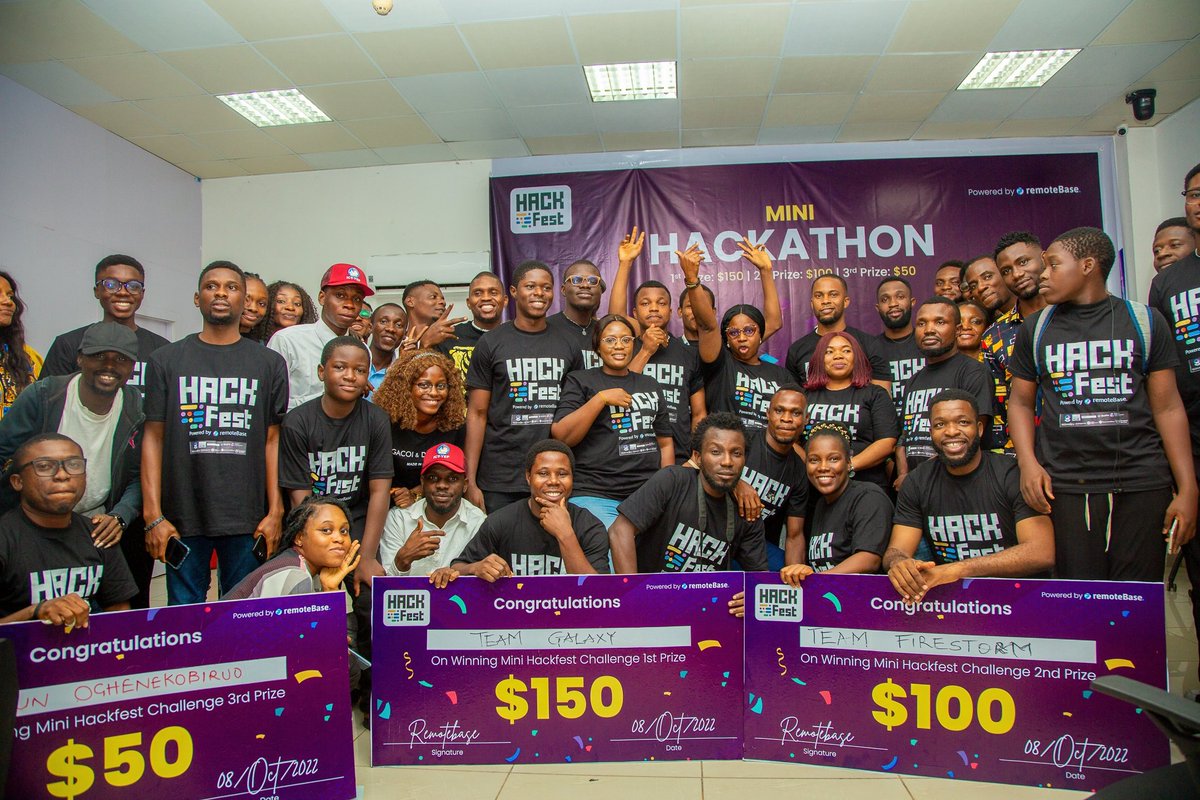 Uche_jewel's tweet photo. For the first time, I participated in a hackathon. 

I met great minds 😘😙🥰
And we did it, we came second place 😃

@GdgAsaba @RemotebaseHQ 
#rbhackfest https://t.co/G21kkQvnIR