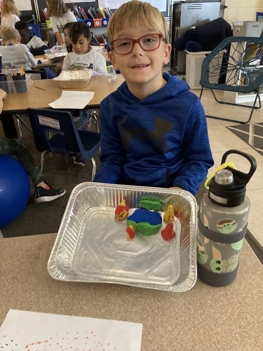 On Friday, 2nd graders from <a href="/lavalleecy/">Cynthia LaVallee</a> class demonstrated their science knowledge by creating landforms out of clay! <a href="/TwigScience/">Twig Science</a> 🐊