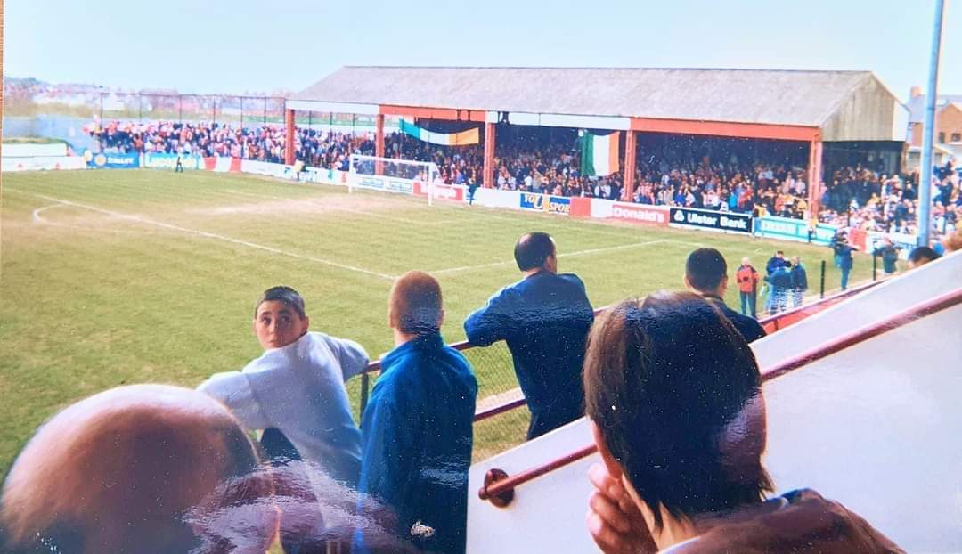 redarmyhistory's tweet image. A newly unearthed photo from Saturday 18th April 1998, when Cliftonville won the Irish League for the first time in 88 years.