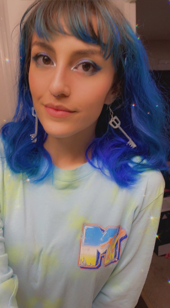 AshGamine's tweet photo. I love these earrings so freaking much 😤💚

#KingdomHearts 
#keyblade https://t.co/3hGpJQvcRM