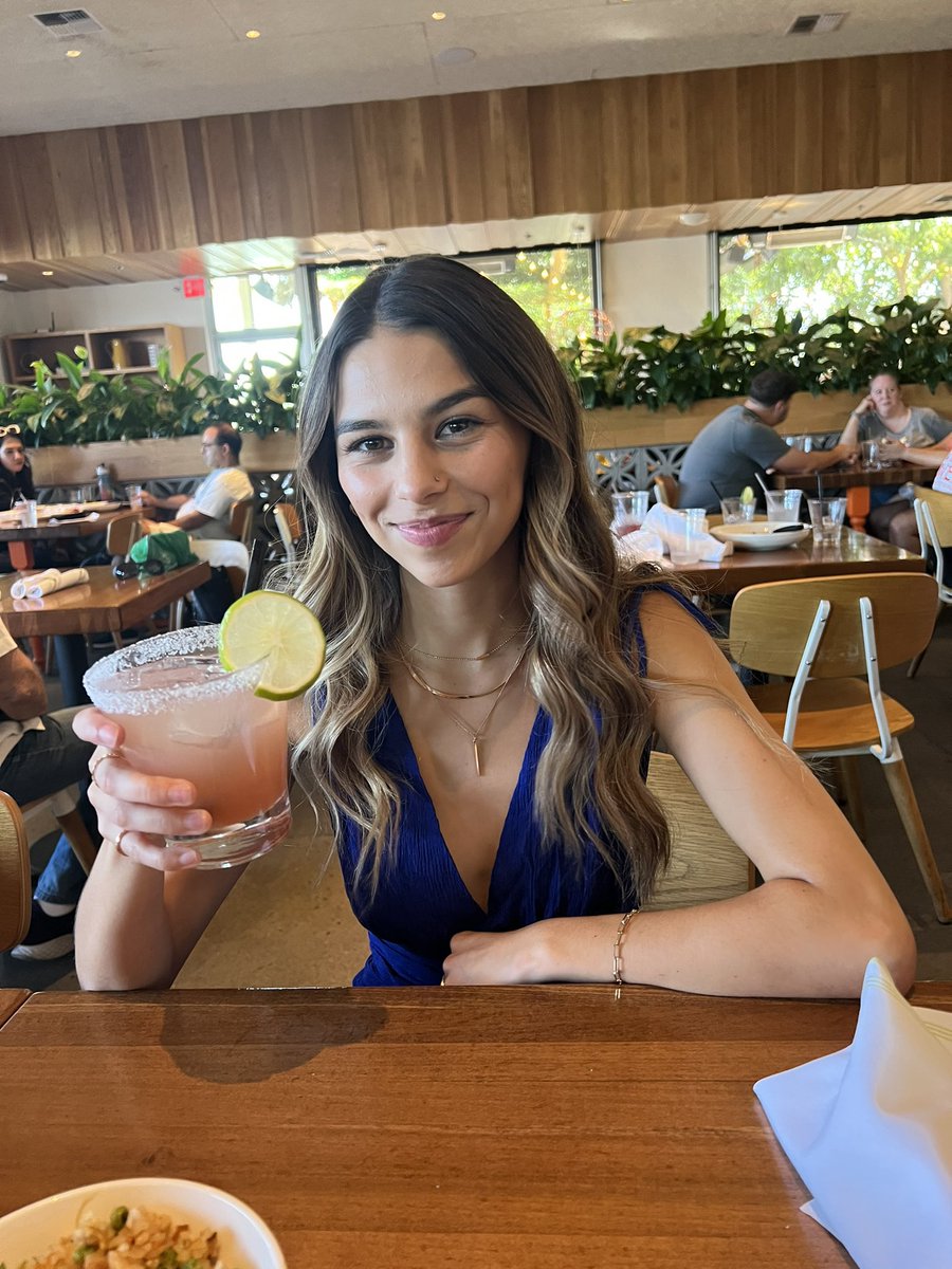 peppydesi's tweet photo. Brunch me 🍾 https://t.co/dueab78UqC