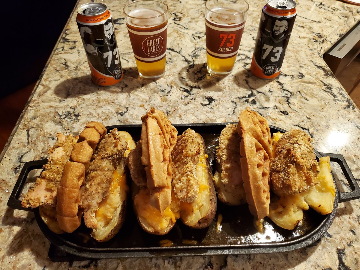 johnu3's tweet photo. 2022 @Browns opponent city themed smoked loaded baked potato. For the @lachargers going with chicken and waffles with honey and maple habanero sauce. Paired with @joethomas73 Kolsch from @GLBC_Cleveland. https://t.co/UtjfgER5Fi