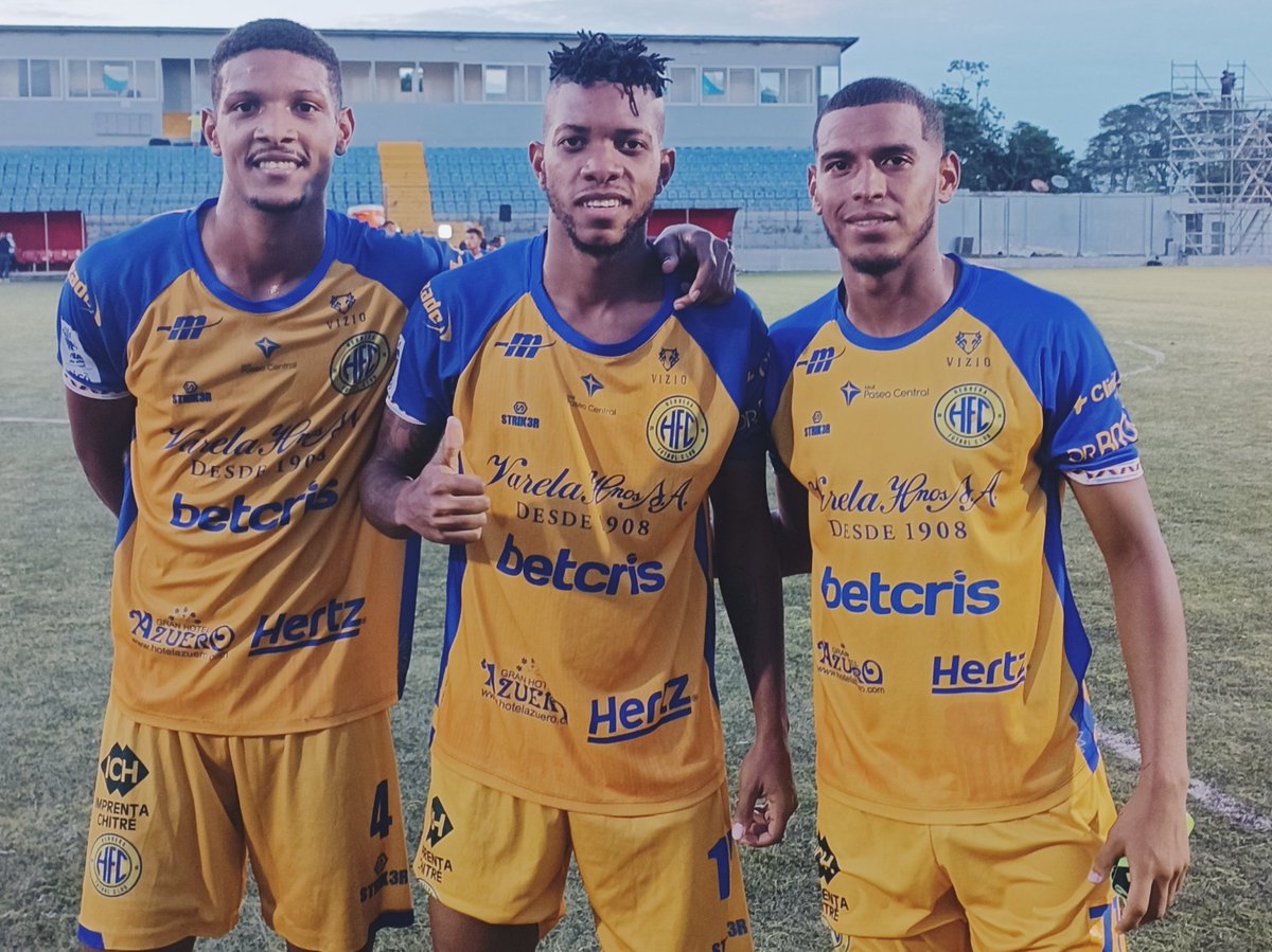DisparoA's tweet photo. ⚽ TRIUNFO HERRERANO 🔵🟡

Con goles de Ángel Sánchez 12', Carlos Escobar 61' y Alonso Edward 74' @herrerafc_ venció 3-2 al @caipanama en la Jornada 14 de la @lpfpa 🇵🇦
Independiente es líder de la Conferencia Oeste con 26 puntos, Herrera es 4º con 13.

#disparoalarco #lpf https://t.co/qMXhq0vwh4