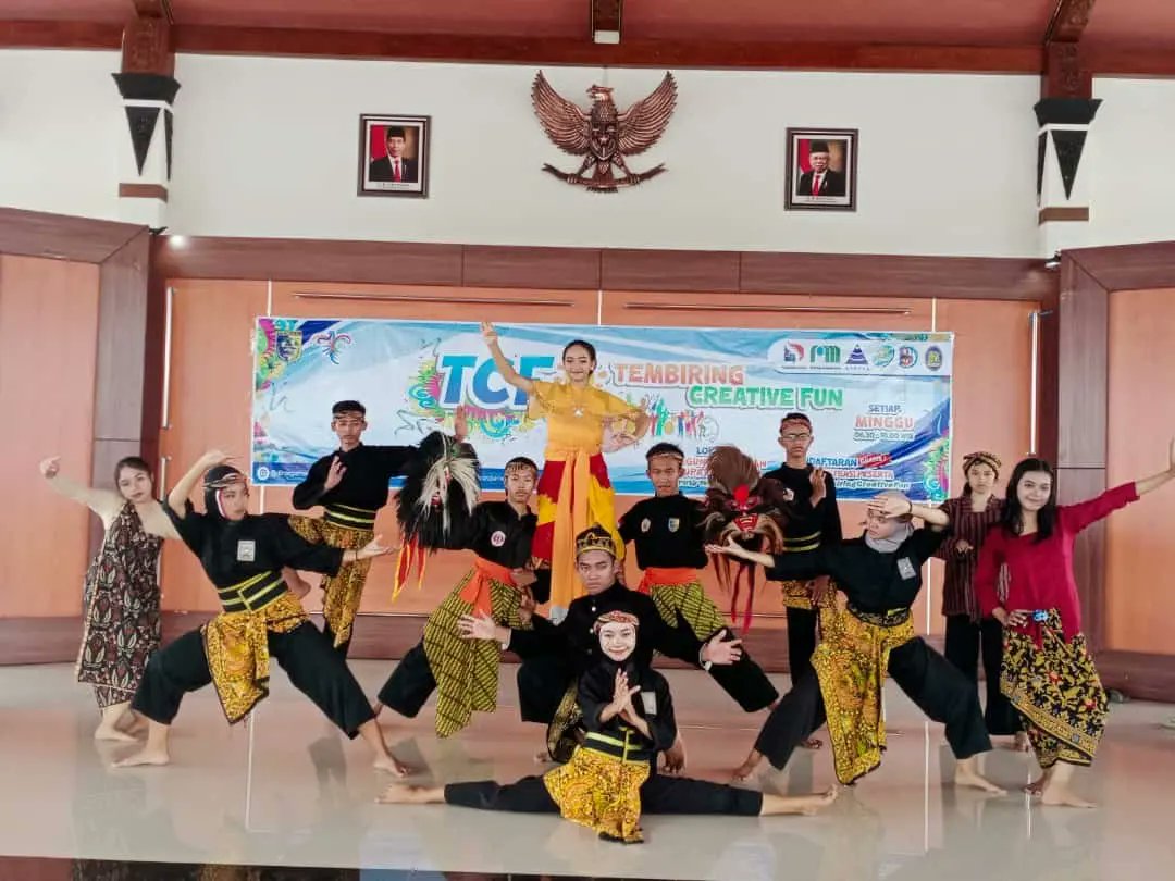 smanda_demak's tweet photo. Dalam memeriahkan acara Tembiring Creative Fun (TCF) pada hari Minggu, 9 Oktober 2022, RJK team berkolaborasi dengan Teater Kalijaga SMANDA dalam sebuah karya "Sang Dewi"

@dindikbud_demak 
@cabdindikwil2 
#SMAN2DEMAK #smandademak #TCF #tembiringcreativefun https://t.co/cYRAESyasS