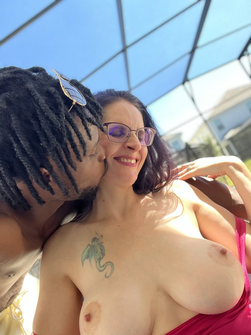 It was nice meeting beautiful @C_Sapphire_SW we got some good content on the way 🤤💦 https://t.co/myB<a class="tags" href="/tag/c_sapphire_sw">@c_sapphire_sw</a>