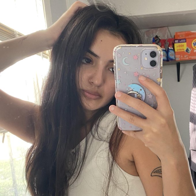 Grace ฅ^•ﻌ•^ฅ’s pics and videos