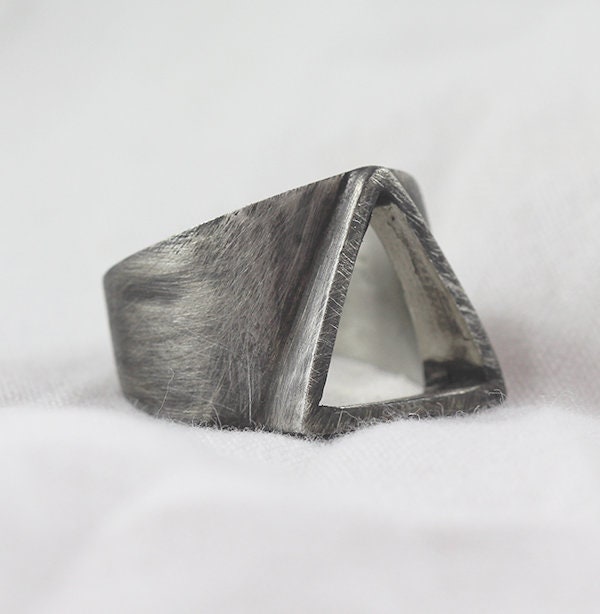 CDJewellery's tweet photo. Excited to share a new look for our Tri Hard Ring. #etsy shop: Dark Silver Open Mens Triangle Ring, Industrial Man Custom Name Jewelry, Custom Engraved Rings For Men, Rustic Geometric Fashion Jewellery https://t.co/P8dEgr8C3S #silver #men https://t.co/gJF6c4Akg4