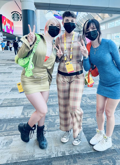 UM EXCUSE ME?! THE @JennaLynnMeowri &amp; THE @PeachJars &hearts;️👄&hearts;️ https://t.co/5cONLEoMhI<a class="tags" href="/tag/jennalynnmeowri">@jennalynnmeowri</a><a class="tags" href="/tag/peachjars">@peachjars</a><a href="/tag/newprofilepic"class="tags"><span>#newprofilepic</span></a>