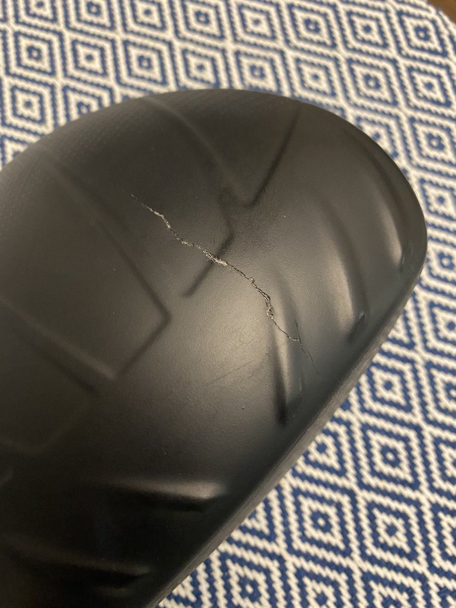 MikeShearer12's tweet photo. @PingTour my favorite driver cracked right through the crown. G400 lefty 9°.  Loved that thing. Can anything be done? https://t.co/vlY9Sl6U5X